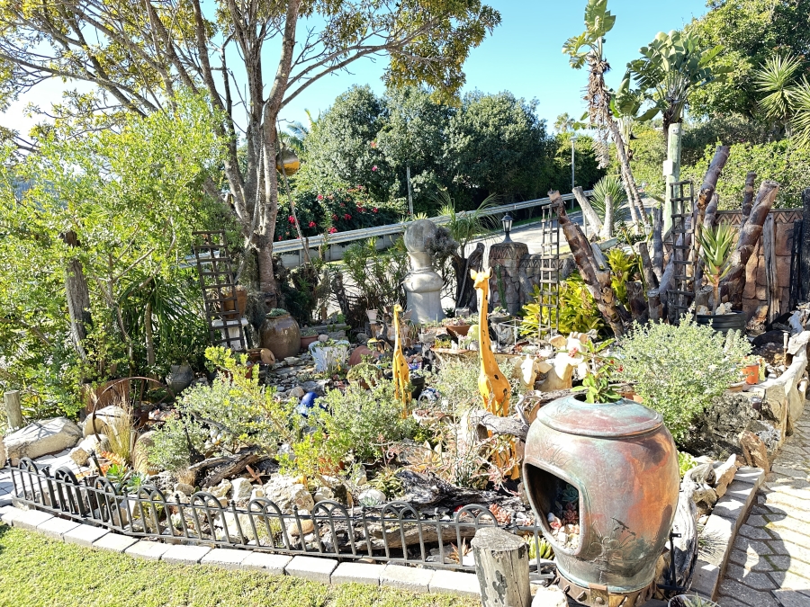 4 Bedroom Property for Sale in Sedgefield Central Western Cape